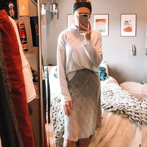 Silky white skirt with black pattern